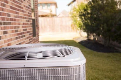 An old air conditioning unit that needs to replacing.